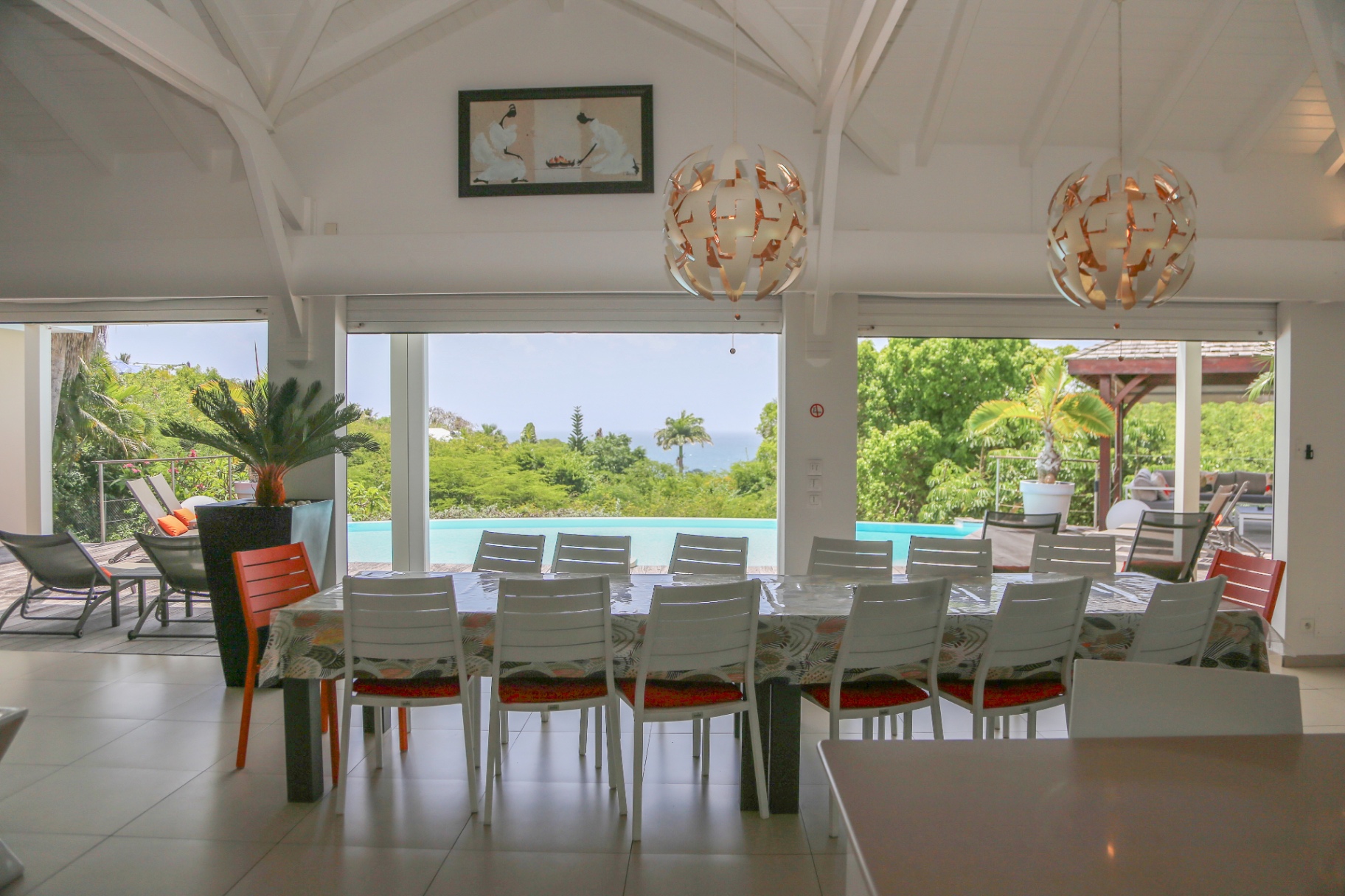 Salle à manger avec vue mer et piscine