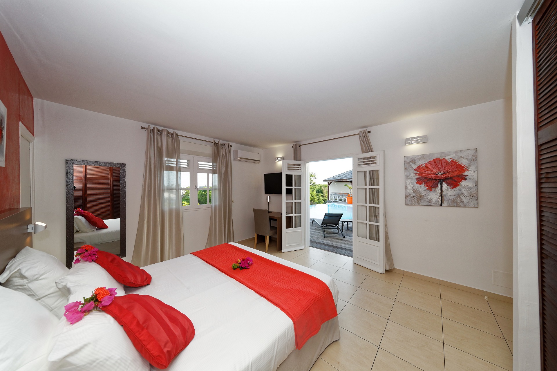 Chambre rouge — Suite parentale 1