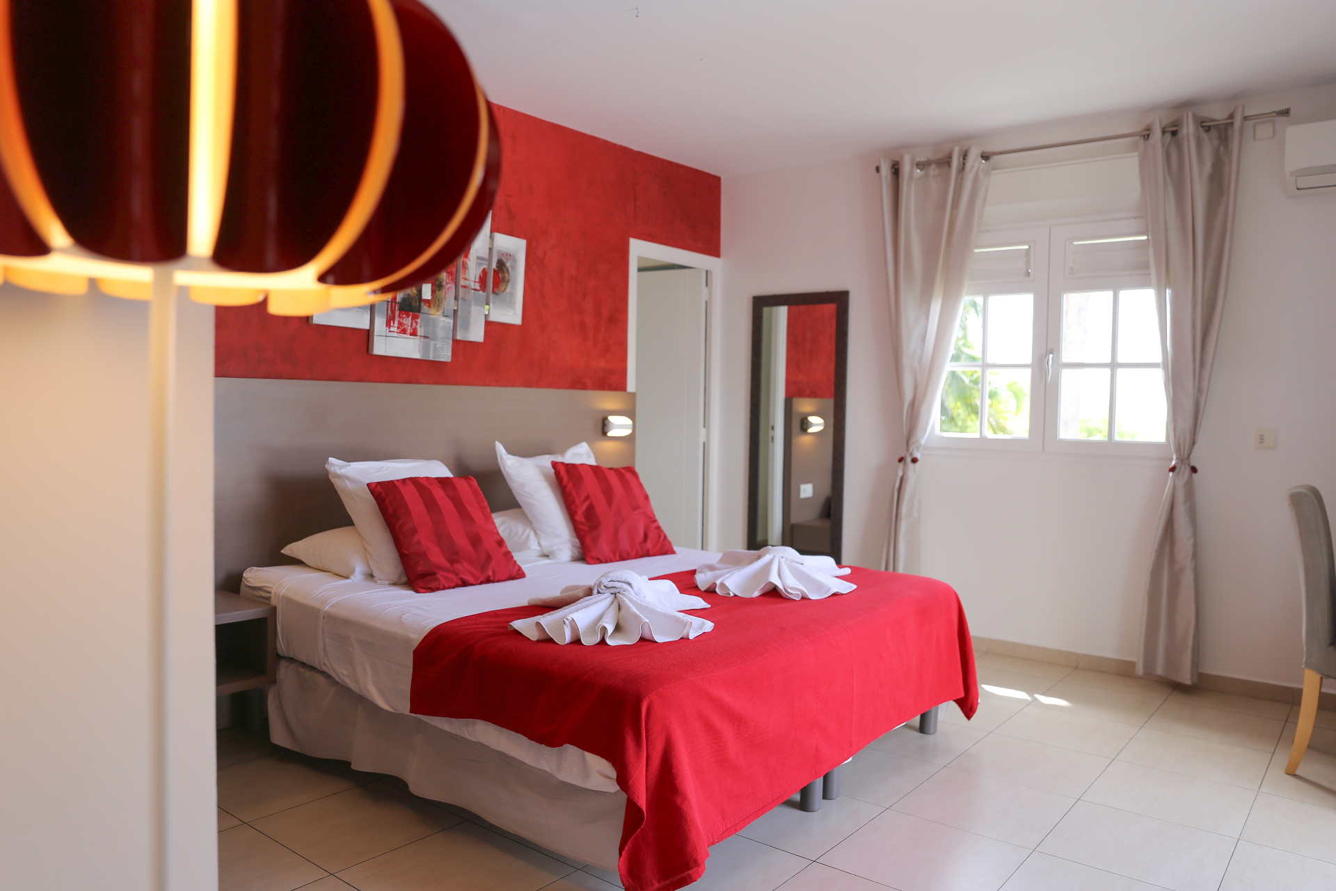 Chambre rouge — Suite parentale 2