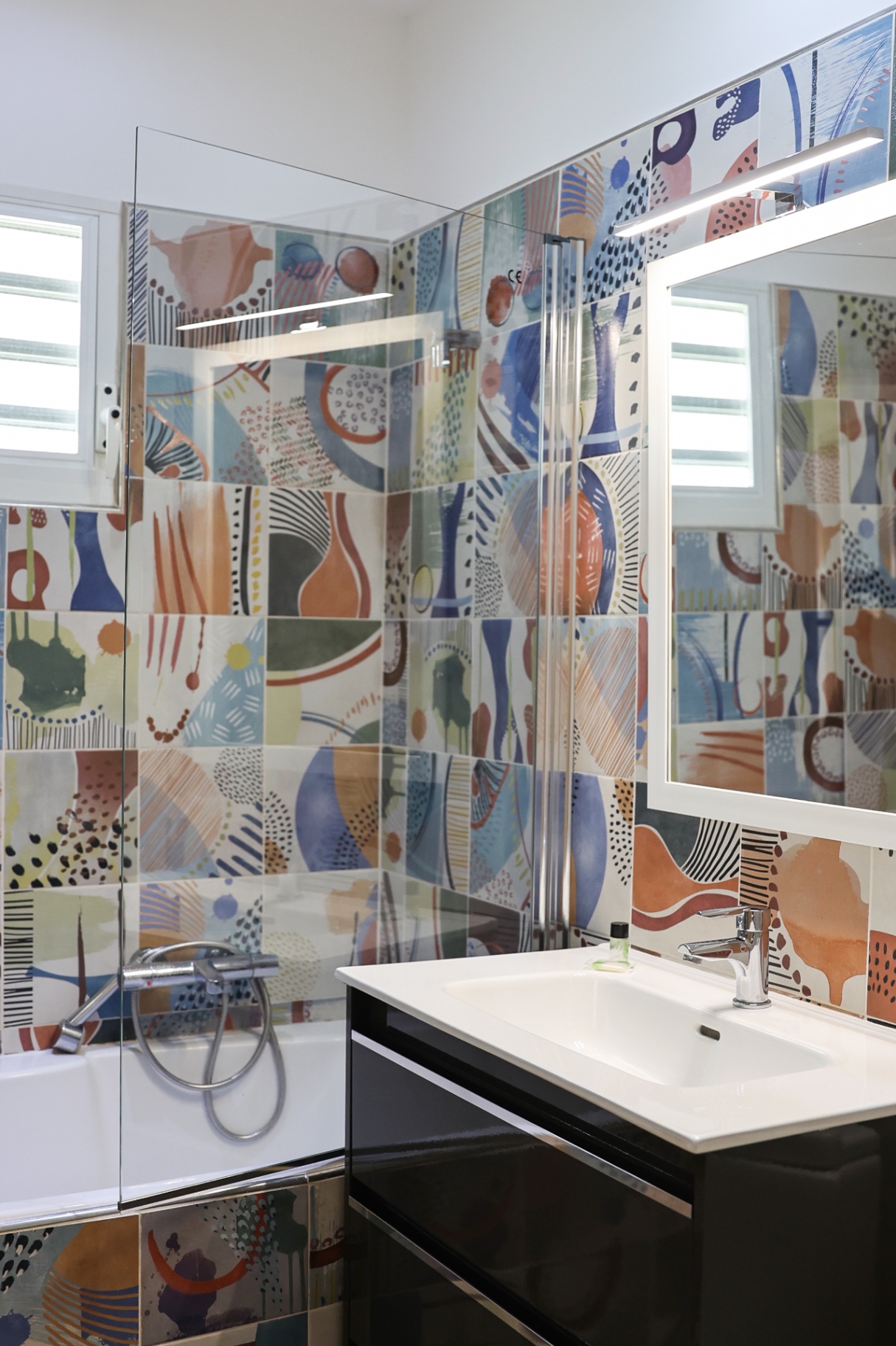 Salle de bain mosaïque colorée